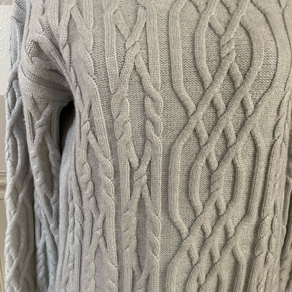 Tahari Light Gray Cable Knit Moc Neck Sweater size Medium New - Picture 2 of 10